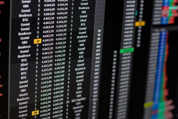 What are the latest trends in digital marketing for UK business services?