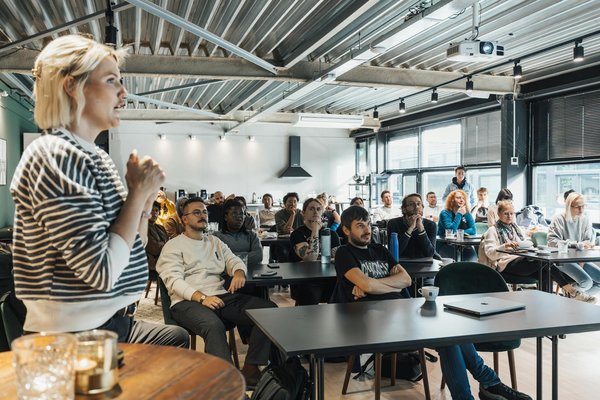 How Can UK Businesses Adapt to Emerging Trends in a Post-Brexit Economy?